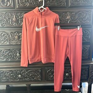 Nike dry fit women’s medium matching set